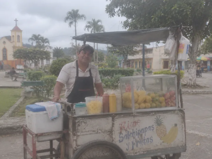 Carrito de frutas · Hombre